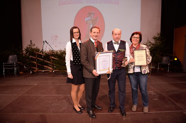 Martina Printschler (Geschäftsführerin TSK), Landesrat Christian Benger, Ferdinand Schwaiger, Hannelore Fradler (Obfrau TSK) (v .li) | Foto: Land Kärnten, UA Volkskultur
