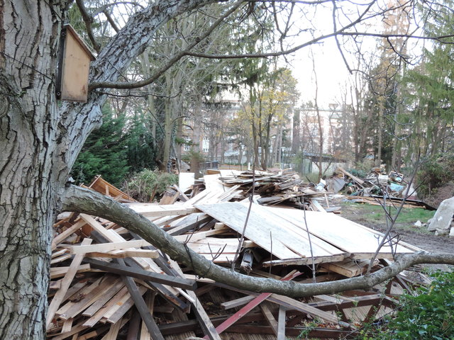 Die Idylle des Areals direkt am Hörndlwald wird durch die Trümmer getrübt