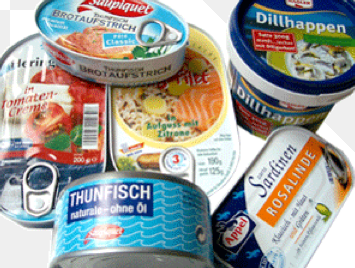 12 Packungen Fischdosen gehörten zur Beute.