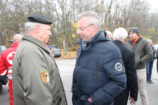 TÜPL-Kommandant Oberst Franz Neuhold mit Andaus Bürgermeister Andi Peck.