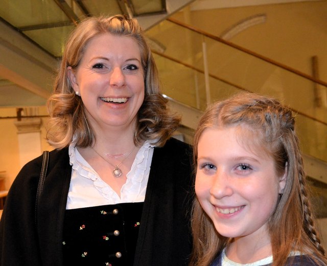 TK-Mitglied Lorena Stranner mit Tochter Birgit