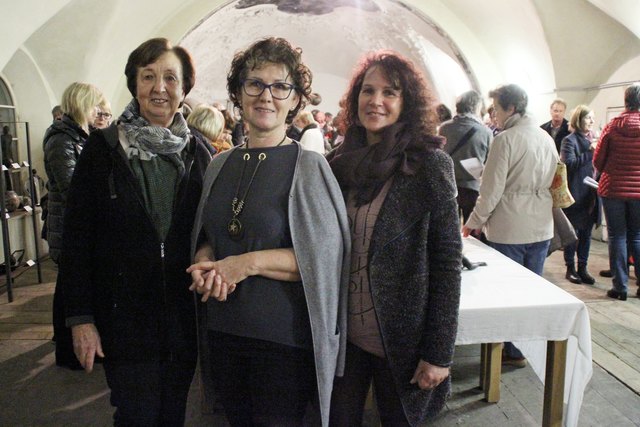 Lisa Röck, Andrea Gritsch, Andrea Meinschad - die drei Keramikerinnen durften sich über ein erfolgreiches und sehr gut besuchtes Ausstellungswochende in der Alten Senn in Sautens freuen