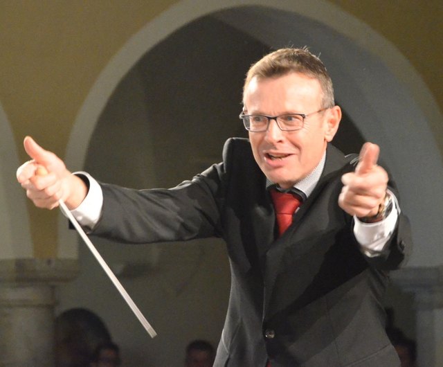 Dirigent Hans Brunner fordert alles von seinen jungen Musikern