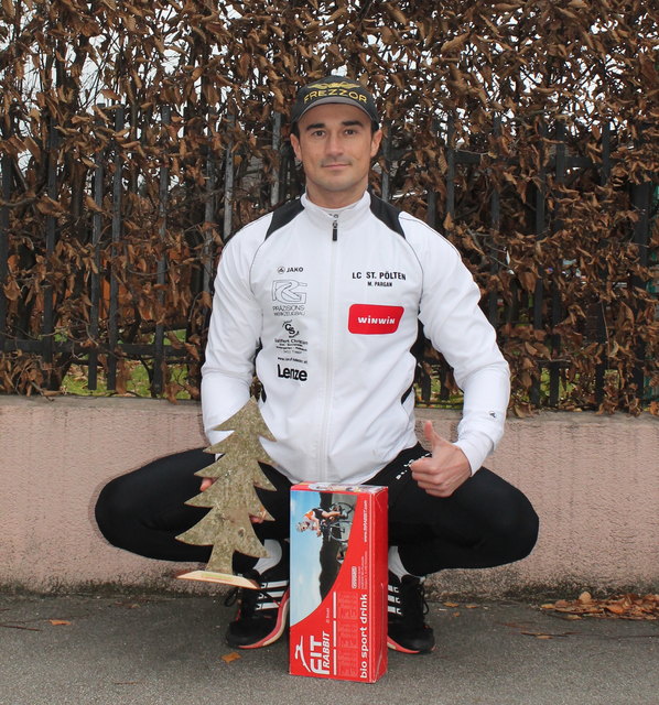 Miralem Pargan erhielt eine Christbaum-Trophäe.