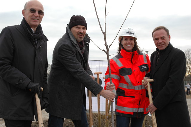 Architekt Heinz Lindner (li), magdas-Geschäftsführer Michael Kleinbichler (mitte) und BV Gerald Bischof (re)
