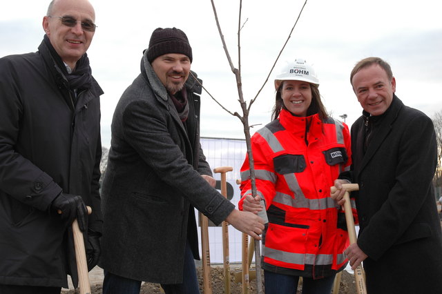 Architekt Heinz Lindner (li), magdas-Geschäftsführer Michael Kleinbichler (mitte) und BV Gerald Bischof (re)