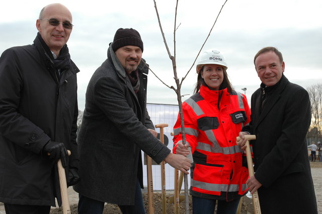 Architekt Heinz Lindner (li), magdas-Geschäftsführer Michael Kleinbichler (mitte) und BV Gerald Bischof (re)