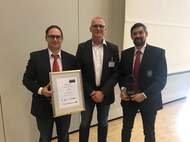 Der Rettungsdienst Tirol wurde für das Projekt Intubationsassistenz mit Geräteunterlage mit dem Oldenburger Preis für Qualität im Rettungsdienst prämiert. v.l. David Holzer (RK-Akademie Tirol), Frank Flake (Oldenburger Notfallsymposium) und Armin Laiminger (RK-Akademie Tirol) mit bei der Übergabe des Preises in Oldenburg. | Foto: Andreas Laiminger