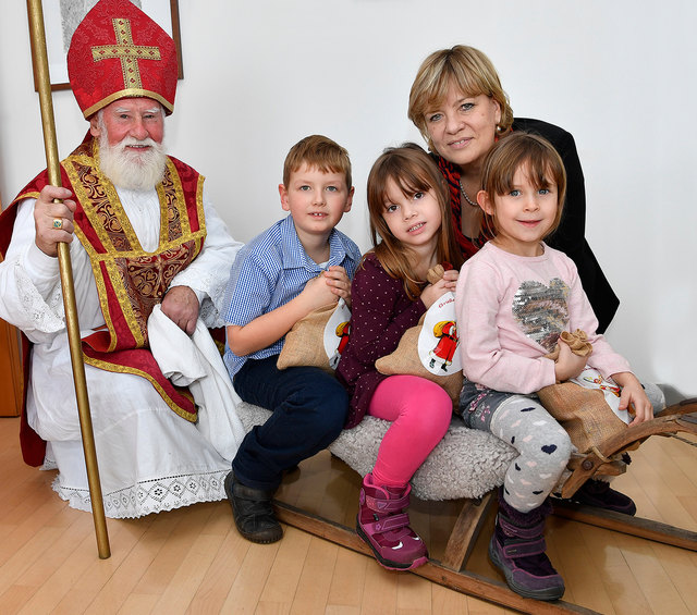 LR Schwarz: "51.000 Kinder warten auf den Nikolaus."