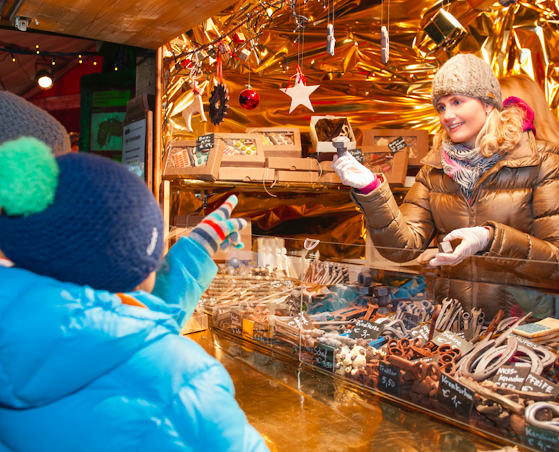 Süße kleine Geschenke aus Schokolade, die Freude machen. Noch auf der Suche nach einem originellen Wichtel- und Weihnachtsgeschenk. Dann lohnt sich ein Besuch bei Braun´s Schokohütte am St. Johanner Weihnachtsmarkt.