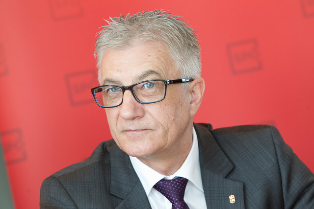 Walter Steidl fordert eine Sanierung. | Foto: Franz Neumayr