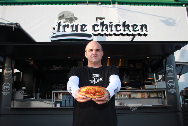 Vom Reisbrett bis zum fertigen Produkt: Alexander Platzl hat, wie hier den „Hoagie“, zu Hause alles selbst kreiert. | Foto: BRS