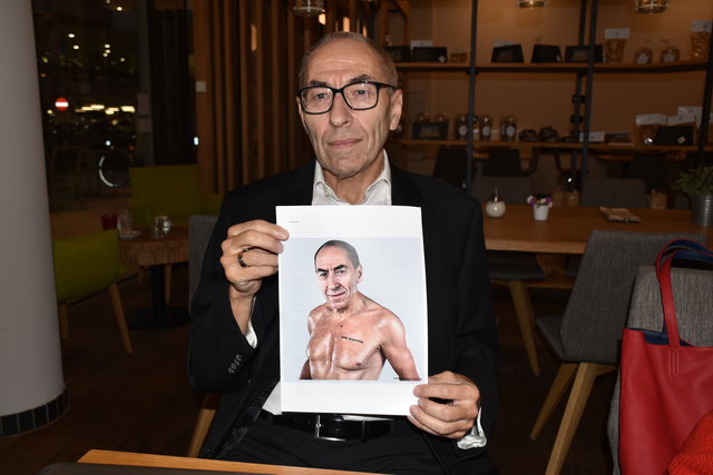 Er hat sich seine Ablehnung einer Wiederbelebung auf die Brust tätowieren lassen: Ernst Frey meint es todernst.