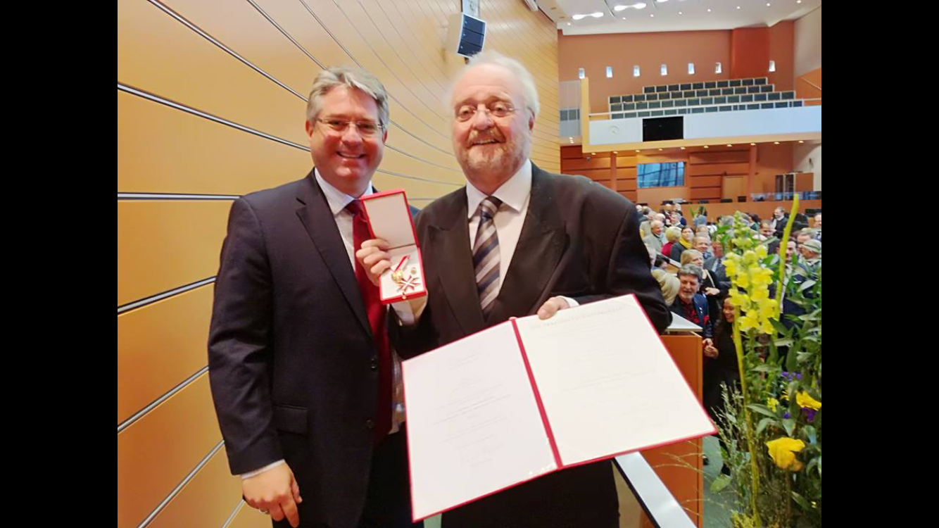 Michael Frank mit Bürgermeister Robert Weber