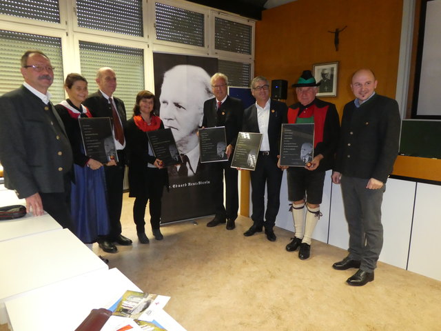 Major Enzo Cestari, Vbgm.in Johanna Mitterhofer, Major Fritz Tiefenthaler, Bgm.in Erika Rogl, Bgm. Peter Hanser, Bgm. Andreas Schatzer, Louis Arquin, Major Elmar Thaler | Foto: Gemeinde Kals