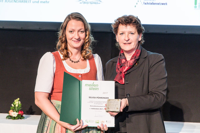 Sylvia Pühringer bei der Verleihung mit LR Ursula Lackner. | Foto: Picasa