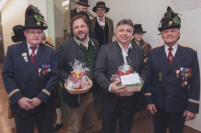 Viele Vereine gratulierten, auch die Kameraden. Im Bild: Fähnrich Reinhold Brandstätter, Vize-Bgm. Karl Weber, Bgm. Peter Padourek und Schriftführer-Stv. Franz Hippolt. | Foto: Faistauer Photography
