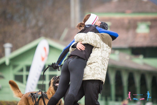 So sehen glückliche Menschen aus nach der Zielankunft in Canicross © SpeedRunners.at