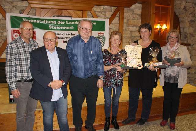 Andrea Bauer (2.v.r.) vom ÖZIV Voitsberg wurde als ÖZIV Sportlerin des Jahres ausgezeichnet. | Foto: KK