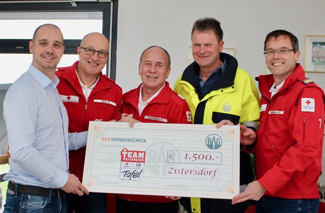 Ing. Thomas Prohaska(RAG), Ing. Klaus Geer und Franz Strahammer von der Rot Kreuz Tafel Zistersdorf, Gerhard Bach(RAG) und Bezirksstellenleiter Ing. Peter Markovics