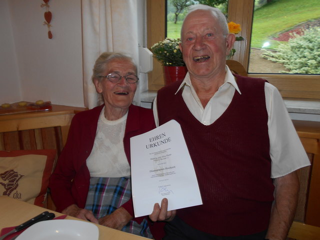 Seit 60 Jahren verheiratet sind Hedwig und Alois Paster. | Foto: Foto: Gemeinde
