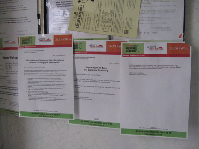 Die Bewohnerinnen wurden mittels Aushängen über die Bevorstehenden Bauarbeiten informiert