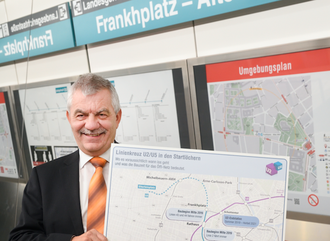 Der Geschäftsführer der Wiener Linien, Günter Steinbauer, präsentierte am Donnerstag das neue Linienkreuz.