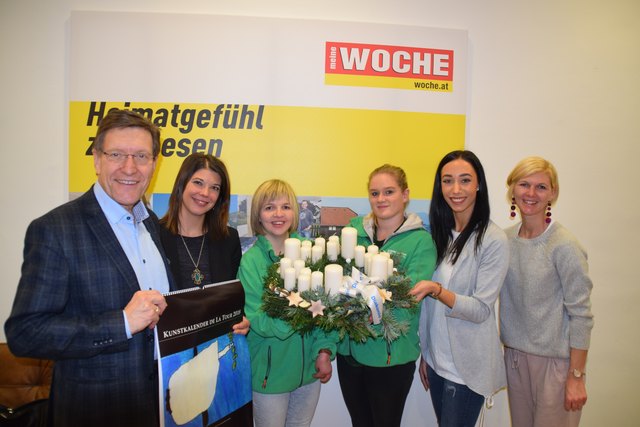 Kunstkalender und Adventkranz der Diakonie für die WOCHE Kärnten: Hubert Stotter, Verena Polzer, Isabella Gutenbrunner, Franziska Umfahrer, Denise Dedic und Jasmin Pozewaunig