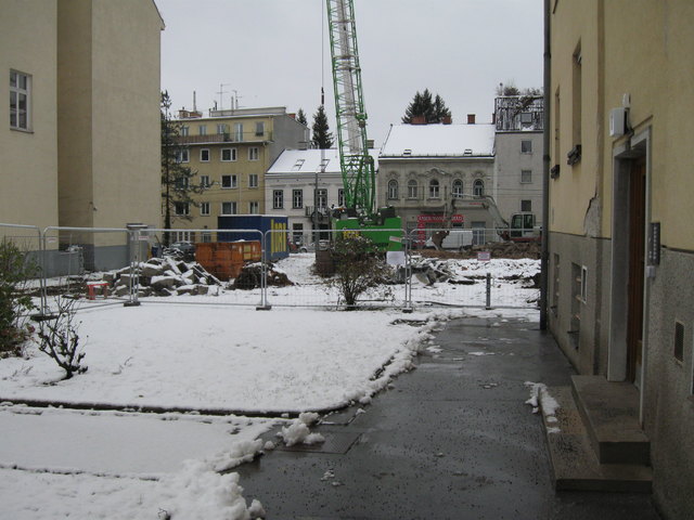 Das Baustellenareal wurde mit Gittern abgesperrt