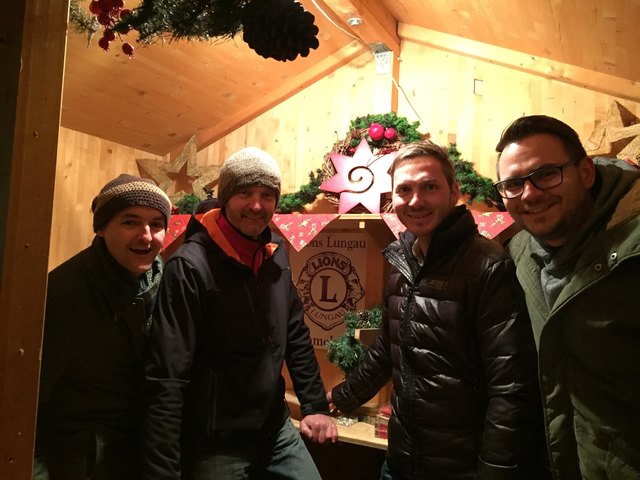 Lionsclub, Rotes Kreuz, Liedertafel und Junge Wirtschaft betreiben Adventmarkthütten für soziale Zwecke