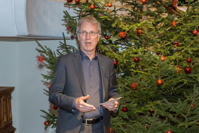 Bürgermeister Oberer eröffnet die Ausstellung und enthüllt Gedenktafel für Dr. Hermann Stern