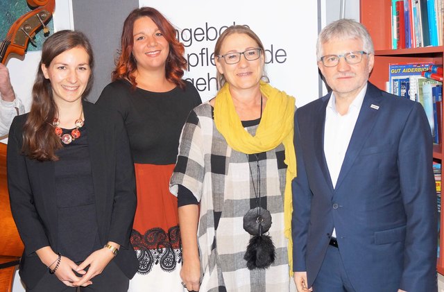 Stefanie Weigersdorfer (Caritas Servicestelle Linz), Ute Maria Winkler, Marlene Mayr (Caritas Servicestelle Linz), Direktor Franz Kehrer (Caritas OÖ), v. l. | Foto: Caritas