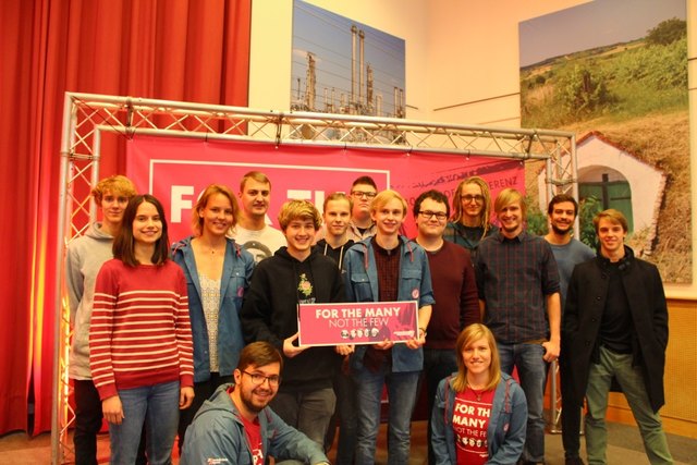 "Für viele, nicht für Wenige": Die Jung-Sozialisten aus dem Bezirk Scheibbs besuchten die 40. Landeskonferenz.