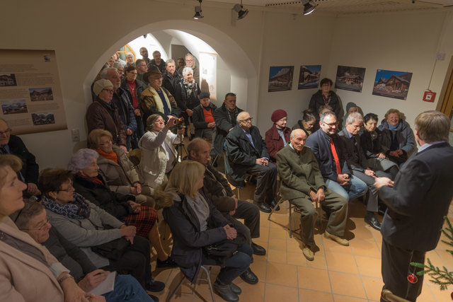 Die Eröffnung war ausgesprochen gut besucht - über 60 Personen