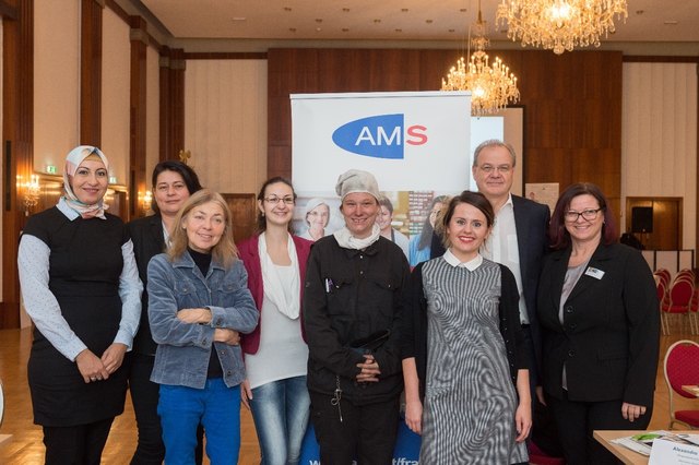 Jasemin Bütüner, Martina Schubtschik, Maria Aigner, Yvonne Pögner, Alexandra Stanzl, Marta Cislak, Thomas Pop | Foto: Gerhard Kisser (www.flashface.com)