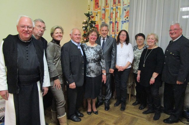 Besinnliche Adventfeier bei den Senioren in Raglitz mit Pfarrer Markus Stark, Gerd Charpiot, GR Trude Anzenberger, Herbert Ibersperger, Christine Haumer, LAbg Hermann Hauer, GR Brigitta Ulreich, Hermine Pinkl, Gertrude Wondraschek, StR Karl Pölzelbauer.