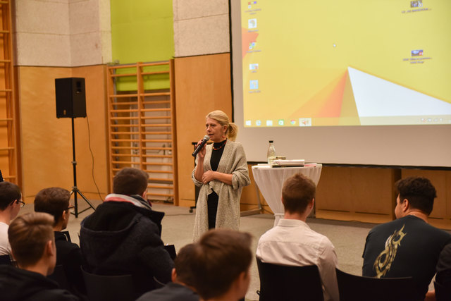 Dir. Ute Wiesmayr bei der Begrüßung | Foto: Hartlauer