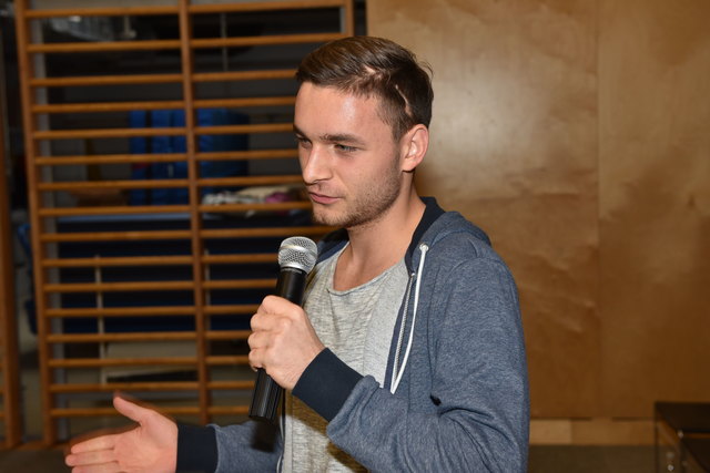 Simon Gruber wollte ebenfalls das eine oder andere von Robert Hartlauer erfahren... | Foto: Hartlauer