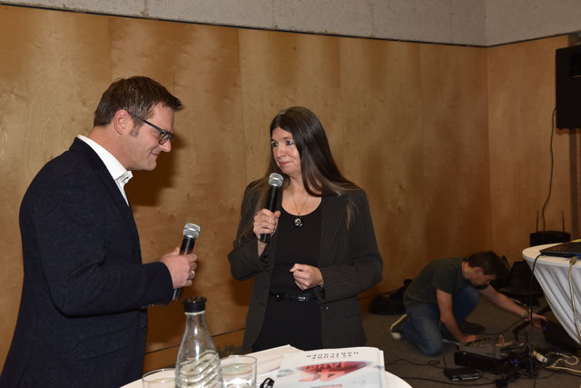 Prof. Michaela Frech im Talk mit Robert Hartlauer | Foto: Hartlauer