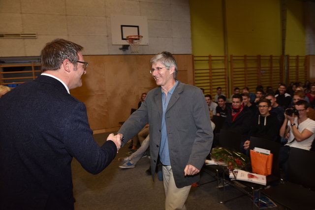 Robert Hartlauers ehemalige Professor/innen wurden auf die Bühne gebeten; u.a. Prof. Christoph Stumtner (Mathematik) | Foto: Hartlauer