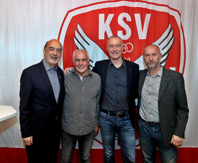 KAPFENBERG,AUSTRIA,03.DEC.17 - SOCCER - tipico Bundesliga, KSV 1919, Christmas celebration. Image shows Manfred Wegscheider, Franz Untergrabner, chairman Guenter Krenn and Otmar Stadler-Marsoner (Kapfenberg). Photo: GEPA pictures/ Hans Oberlaender | Foto: GEPA pictures/ Hans Oberlaender