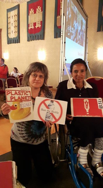 Frau Shitaye Astawes,österreichische Botschaft zur Entwicklungshilfe/Äthiopien für Plastikreduktion mit facebookgruppen Plastic Planet Austria und plastic pollution coaliton,Audio:https://www.suedwind.at/fileadmin/user_upload/suedwind/Regionalstelle_Wien/Shitaye_alles.mp3