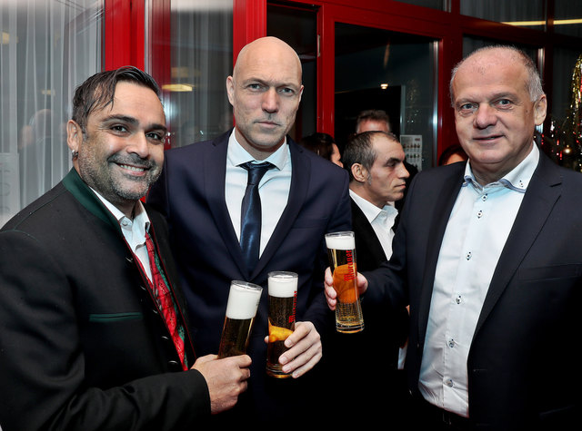 KAPFENBERG,AUSTRIA,03.DEC.17 - SOCCER - tipico Bundesliga, KSV 1919, Christmas celebration. Image shows assistant coach Edgar Spath (Kapfenberg), head coach Stefan Rapp (Kapfenberg) and president Erwin Fuchs (Kapfenberg). Photo: GEPA pictures/ Hans Oberlaender | Foto: GEPA pictures/ Hans Oberlaender