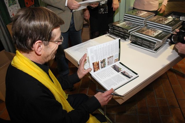 Franz Zweiger präsentierte in Mooskirchen seinen dritten Bildband. | Foto: Wutte