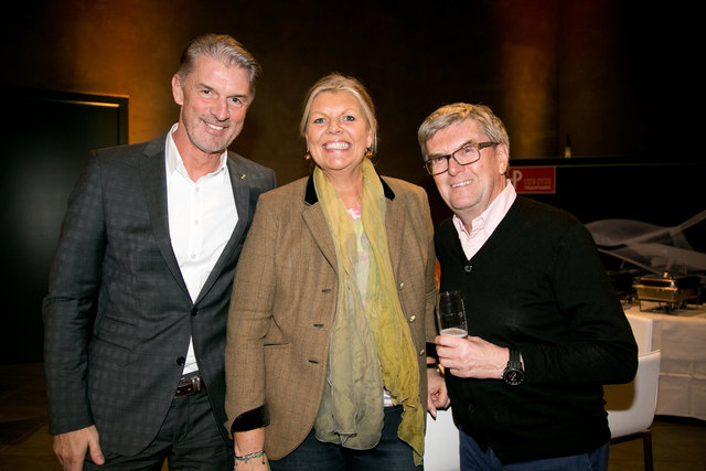 Jürgen Aichholzer (Leiner Salzburg), Elisabeth Wimmer (Wimmer Holz) und Josef Wind waren vor Ort. | Foto: wildbild