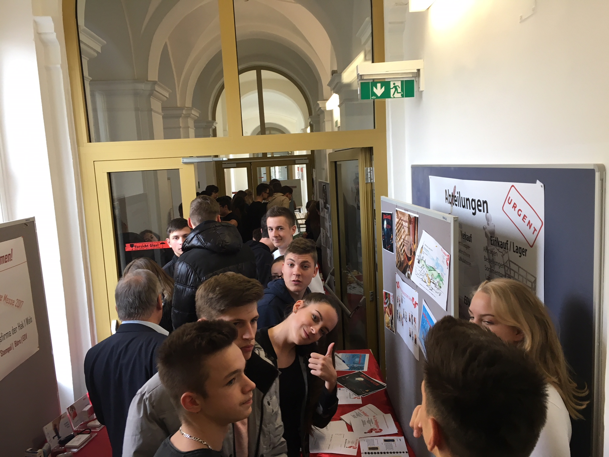 Übungsfirmen-Messe in der HAK 1 Wels