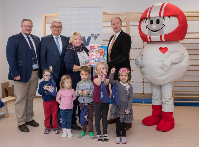 "Helmi" zu Besuch im Sonnenkindergarten in Altlengbach. | Foto: Privat