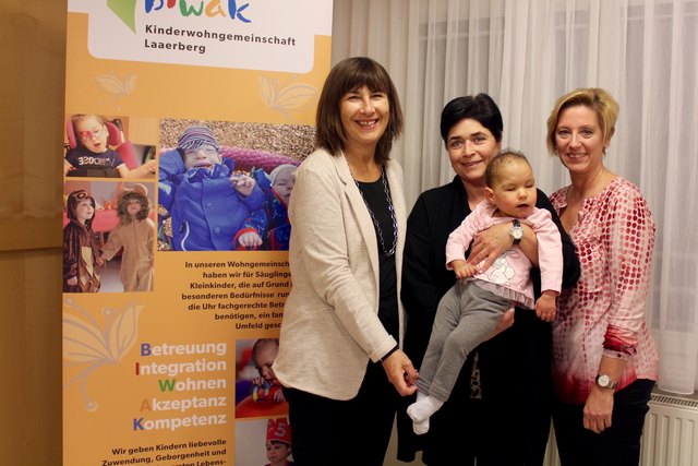 Christine Lapp mit Rosemarie Knoth, Jutta Reiterer und der kleinen Mary