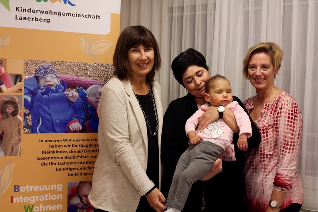 Christine Lapp mit Rosemarie Knoth, Jutta Reiterer und der kleinen Mary