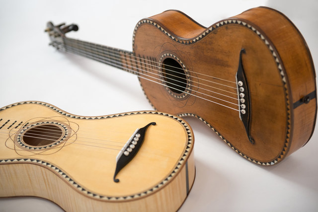 _Mohr Gitarre und Nachbau: Original Mohr-Gitarre von 1818 und Nachbau von Michael Höflmayr 2016. | Foto: Stille Nacht Museum Hallein